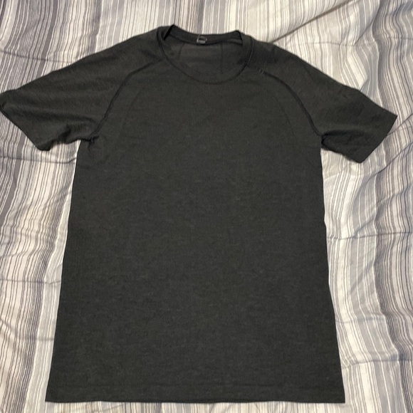 lululemon athletica Other - Lululemon men’s size XSmall super nice metal vent athletic top gray silver